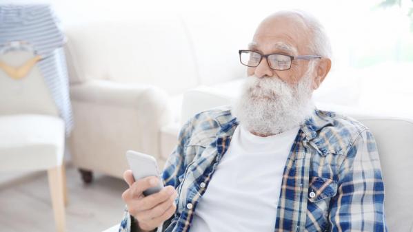 Arretez de regarder votre telephone portable seniors
